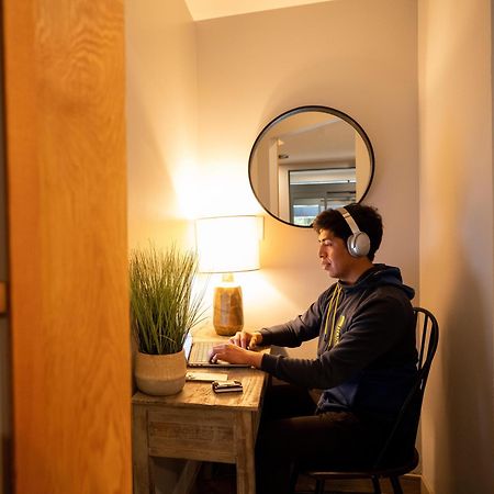 Alpenglow Lodge Bear Wonder One Bedroom By Mva Whistler Exterior foto